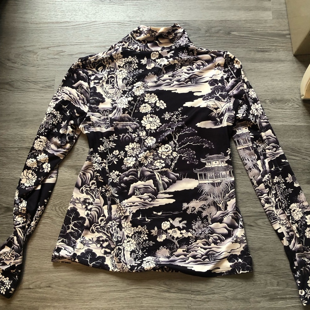 Women’s Black & Cream Scenic Print Long-Sleeve Top Worn once